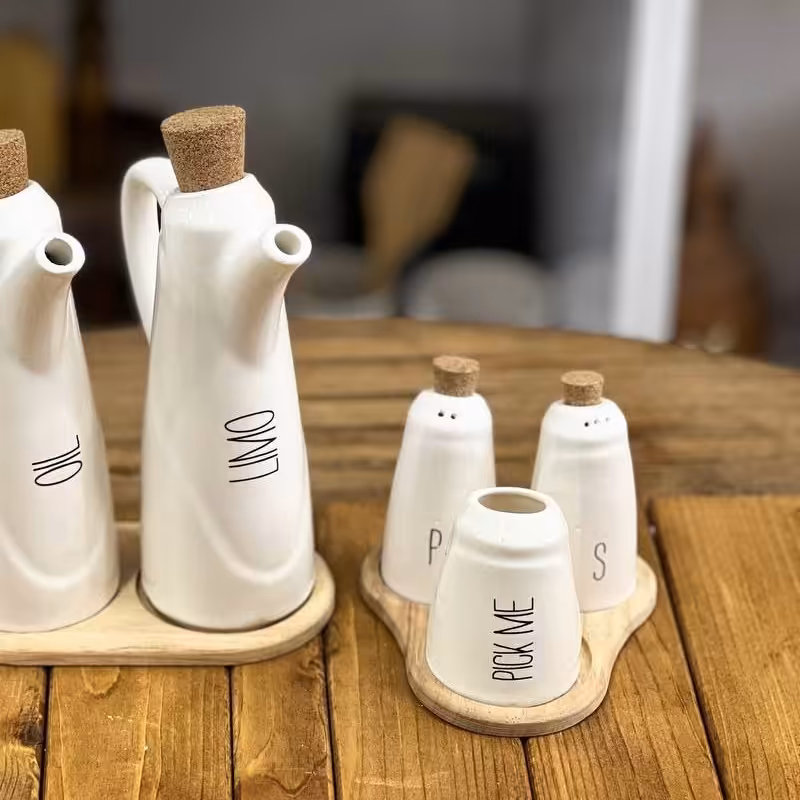 ست نمکدان و فلفل و   خلال همراه با استند چوبی با کیفیت و قابل شست و شو 