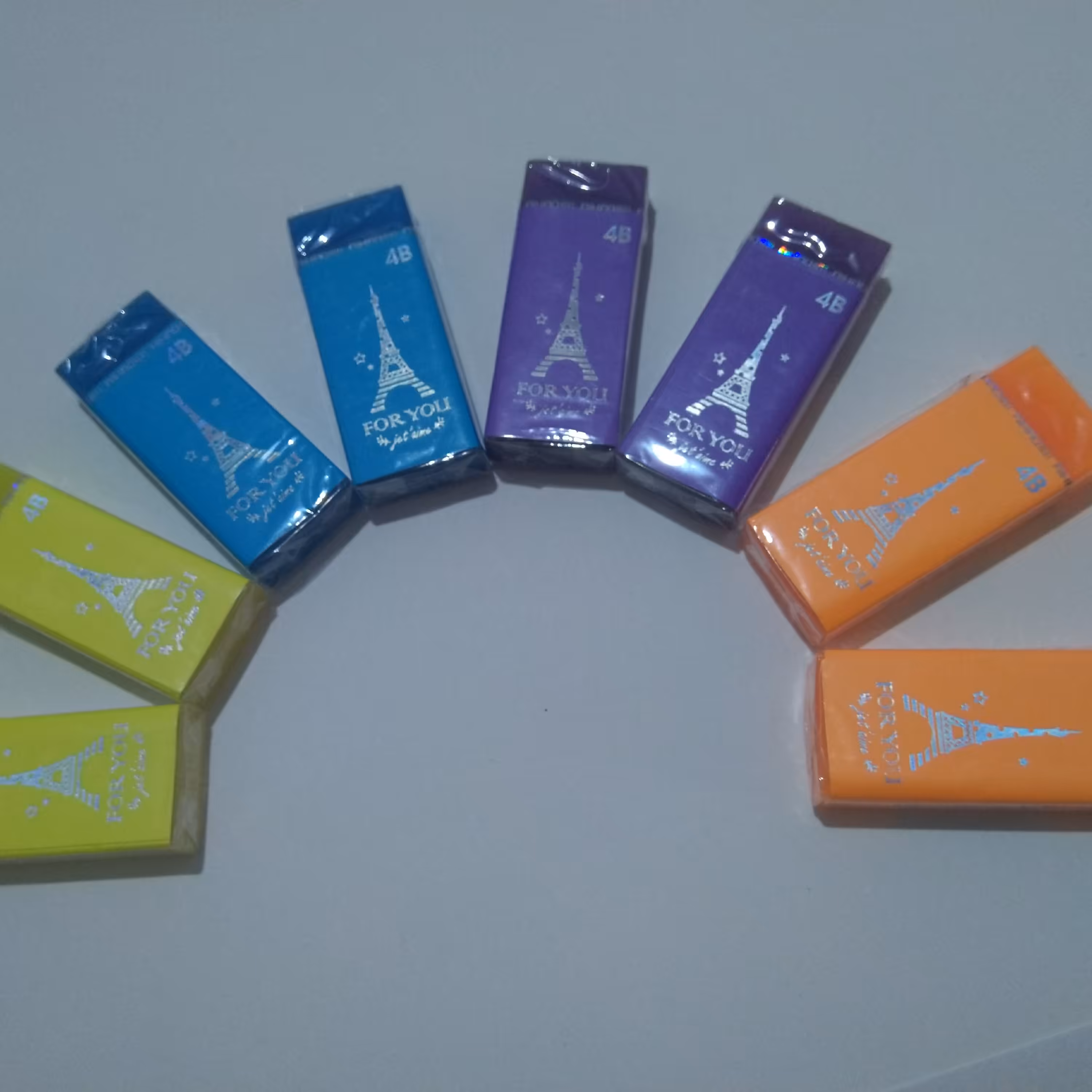 پاکن ژله ای طرح ایفل.ساخت کشور چین.در چهار رنگ