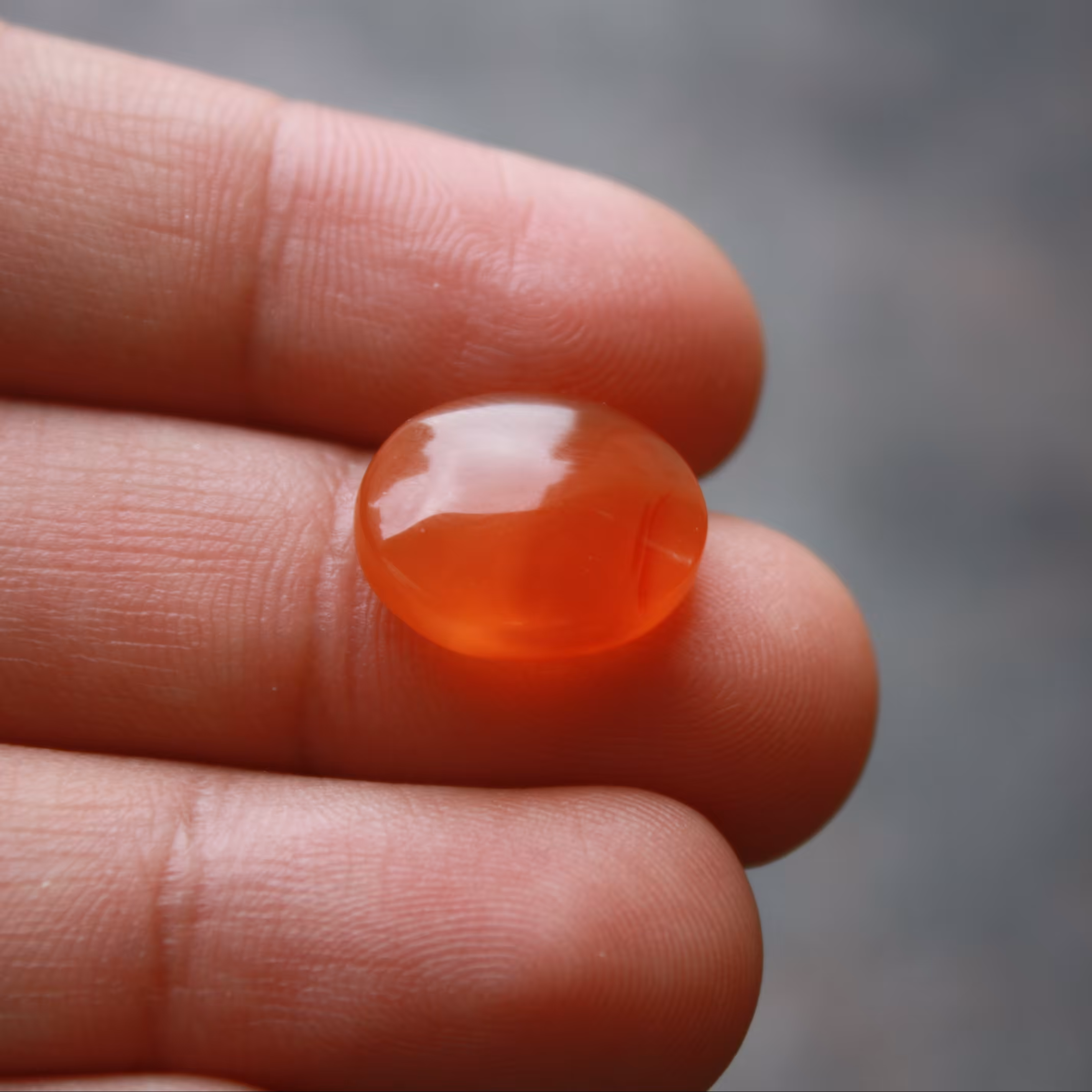 نگین عقیق یمنی اصل و معدنی و طبیعی آبدار لونه زنبوری درجه یک کلکسیونی رنگ پرتغالی  لانه زنبوری یمانی کد 2