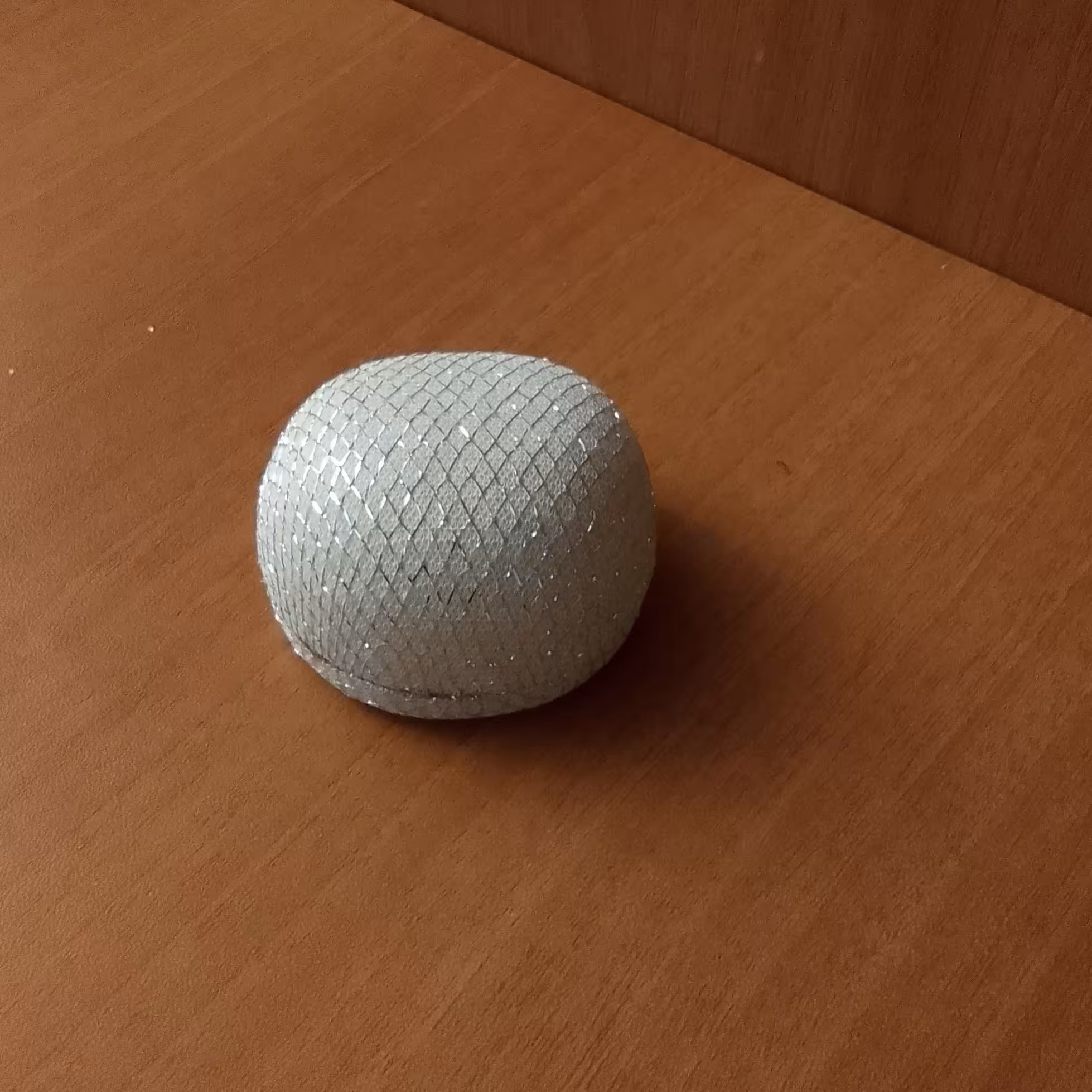 جعبه انگشتر گوشواره گردنبند آویز  سفید نقره ای اکلیلی دایره گرد طلا نقره زیورآلات جواهرات  ابعاد 7 