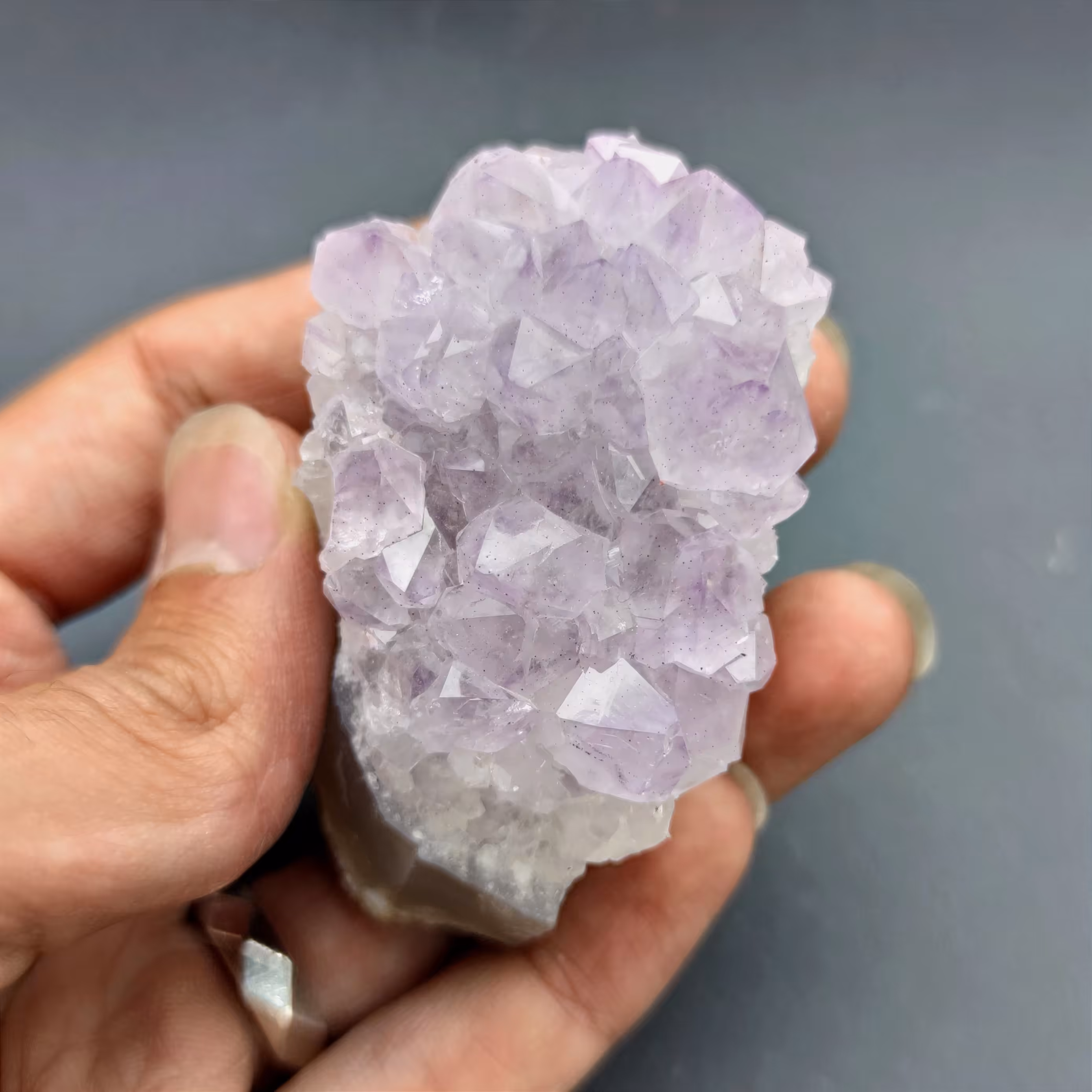 سنگ آمتیست سایز کوچک و خوشرنگ ایرانی مناسب دکور و کلکسیون 