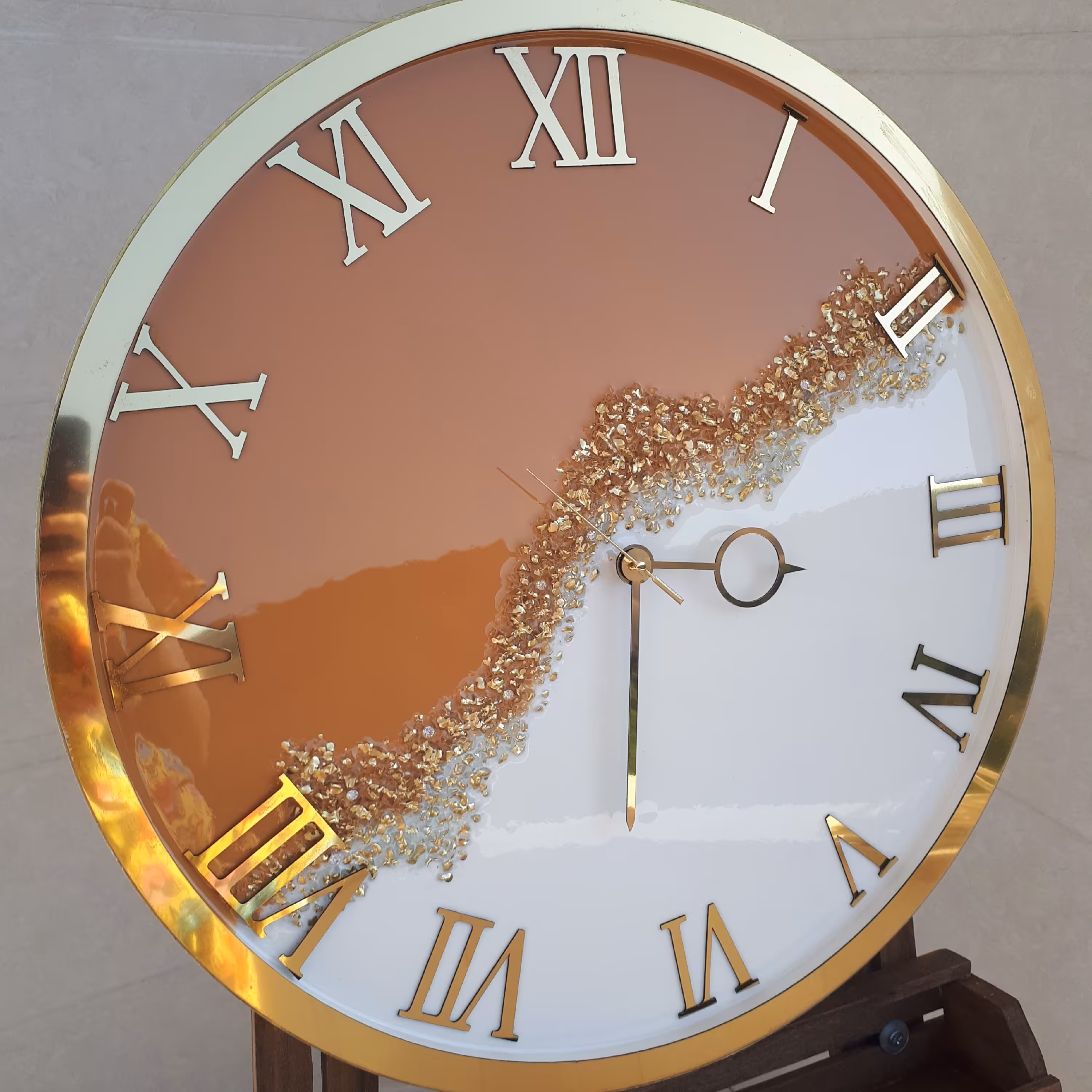 ساعت دیواری رزینی قطر  60 طرح خورشید