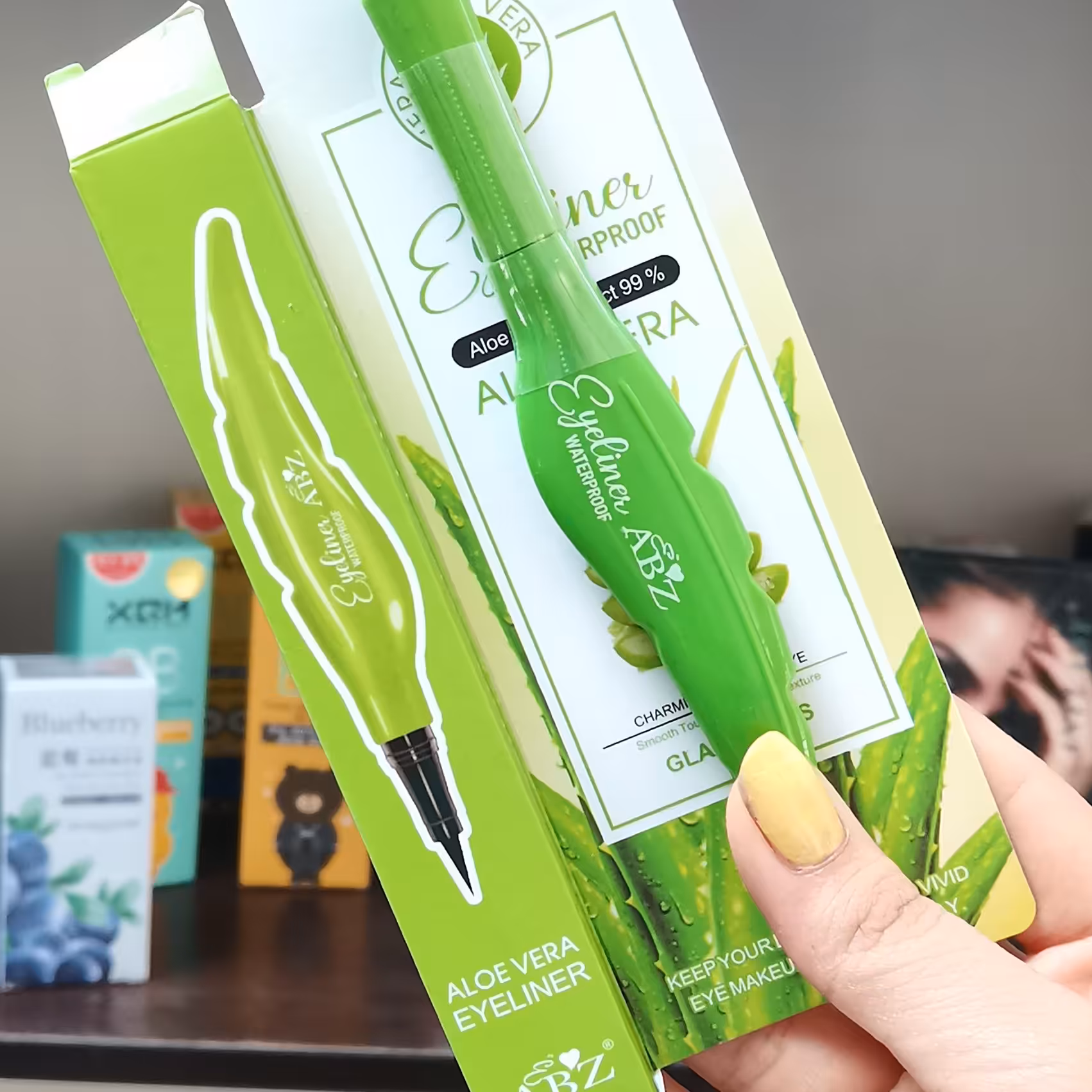 خط چشم ماژیکی آلوئه ورا برند abz