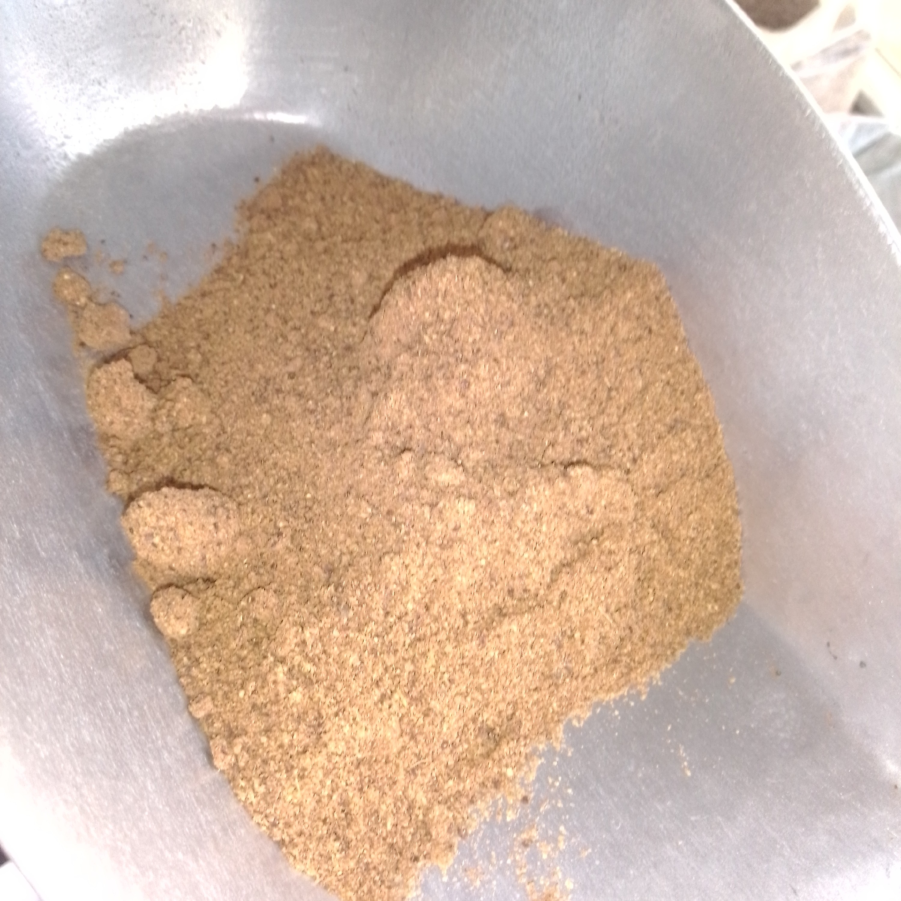 سماق اسیاب شده درجه یک خوشمزه و طعم دار ( یک کیلو گرم )