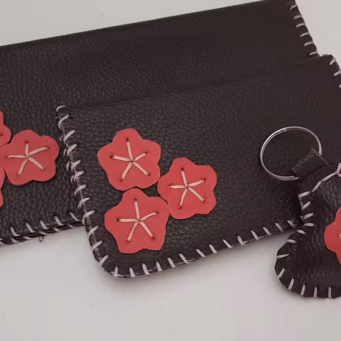 ست کامل شامل کیف پول جادستمال کاغذی وسرکلیدی قلبی 