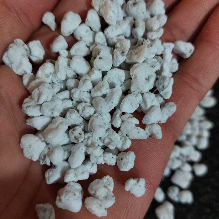 پرلیت دانه درشت  برای زهکشی گلدان و بستر کشت، سه لیتری