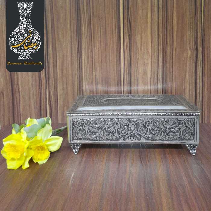 جا دستمال کاغذی قلم زنی گل و طاووس  اعلاء سیاه قلم طرح نقره 