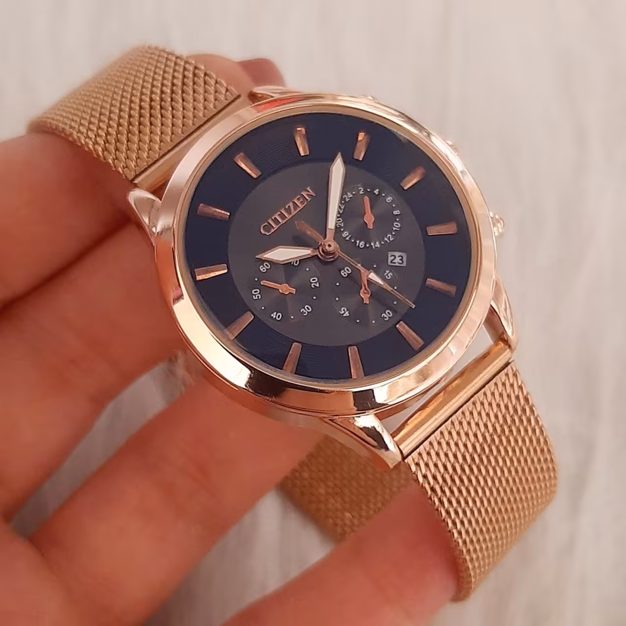 ساعت سیتیزن زنانه بندحصیری رزگلد صفحه مشکی شیشه رنگی