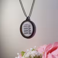 گردنبند و آویز خودرو رزینی چوبی و استیل طرح چهارقل و ان یکاد 