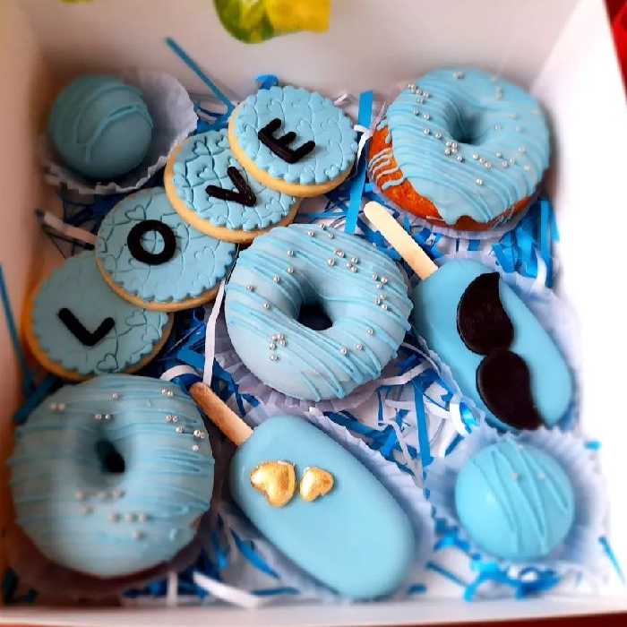 پک کندی بار خانگی شامل کوکی، پاپسیکل ،دونات و ترافل با کیفیت عالی وبسیار خوشمزه