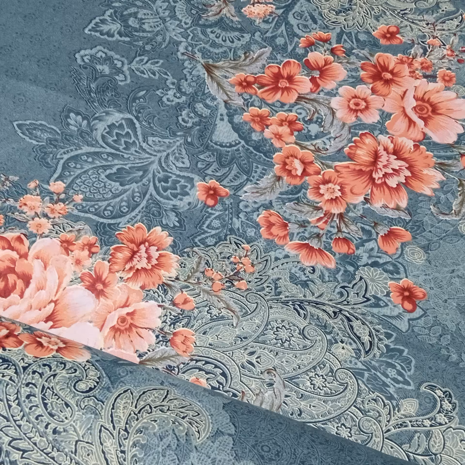 پارچه ملافه ای عرض دو متر و چهل سانتی متر پارچه ملحفه ای خوش طرح زمینه سبز 