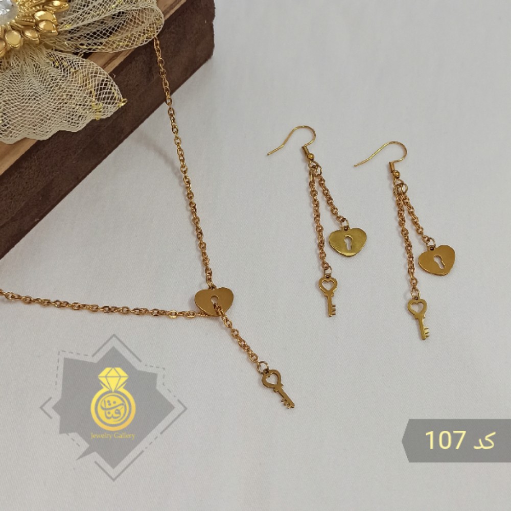 نیمست قلب و کلید استیل رنگ ثابت و مشابه طلا  و بدون حساسیت