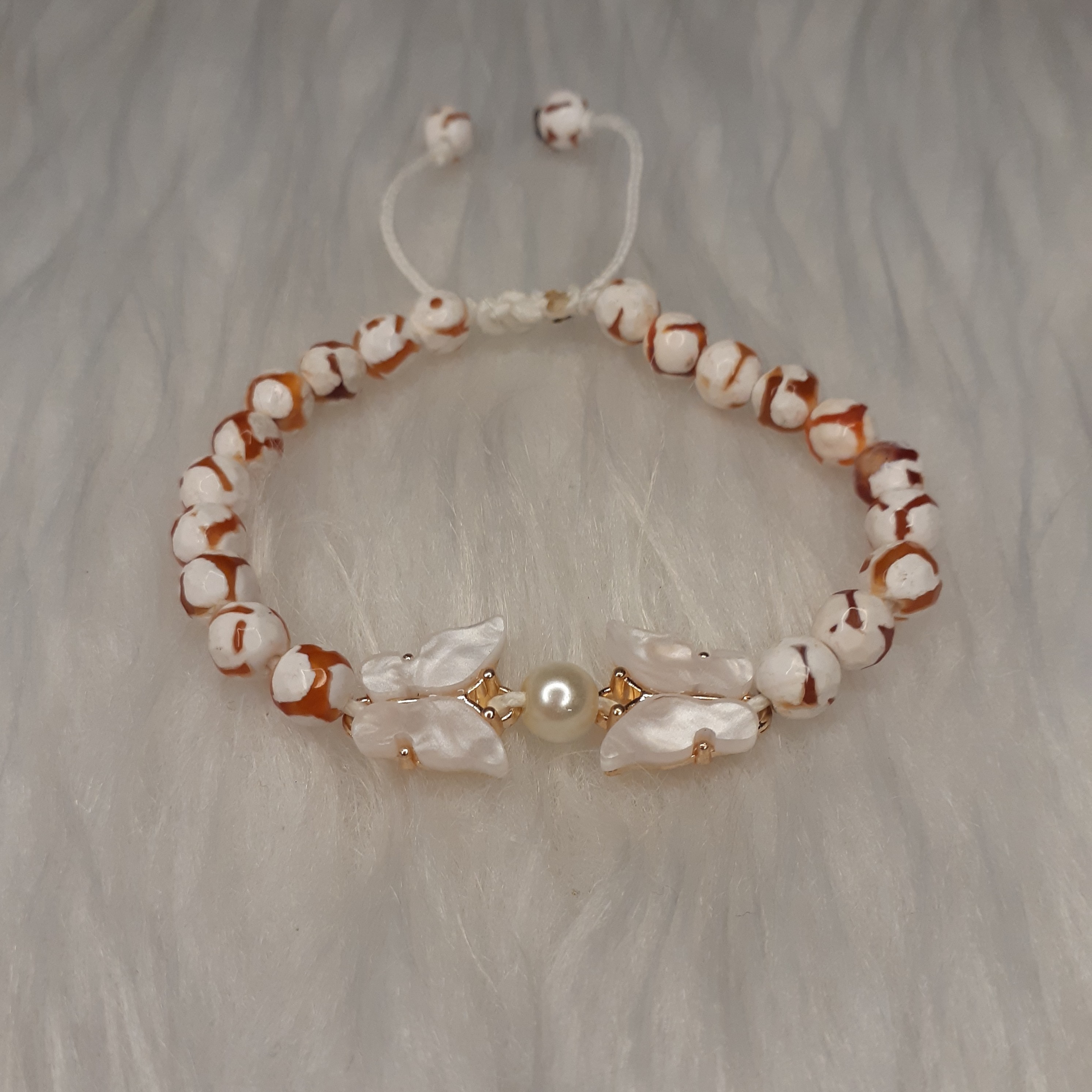 دستبند پروانه( تک مروارید)،رنگ ثابت،امکان تغییر سایز 