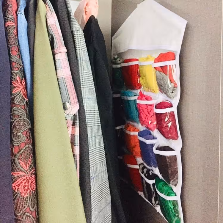 نظم دهنده ی آویز  جا جورابی آویزی 16 قسمته  در رنگهای مختلف