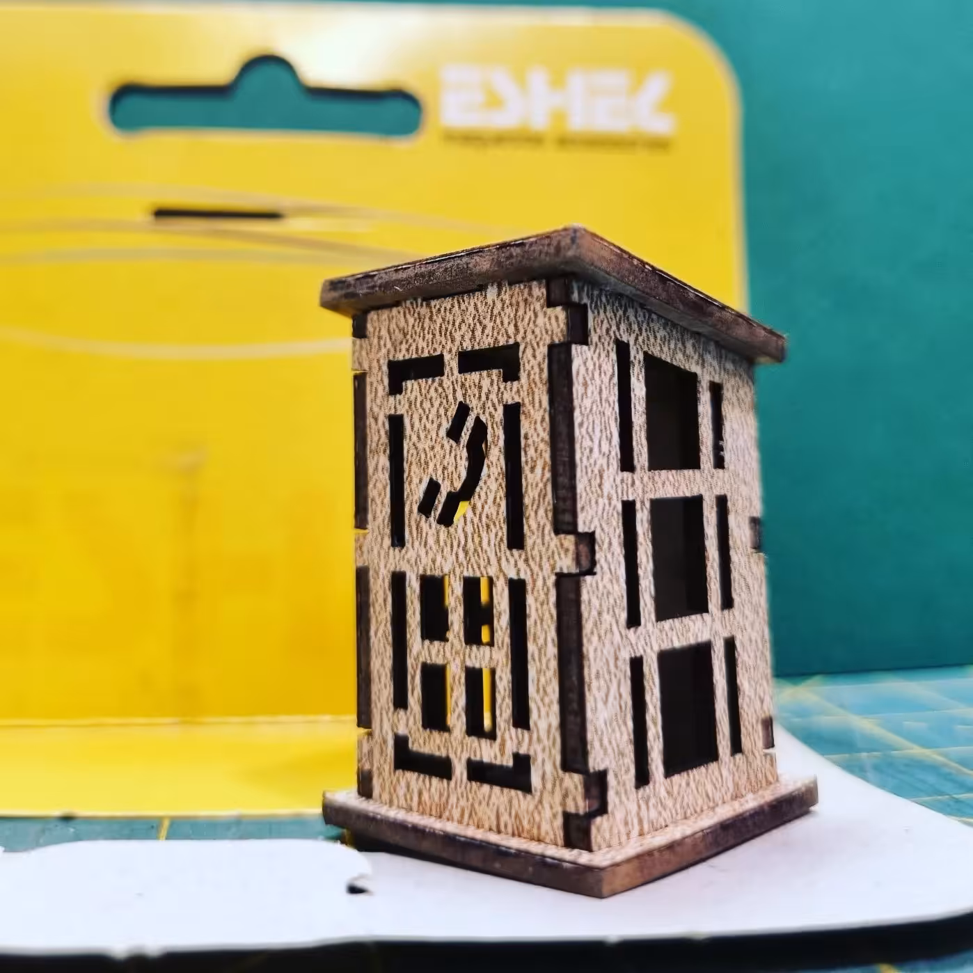 ماکت باجه تلفن عمومی برند اشل