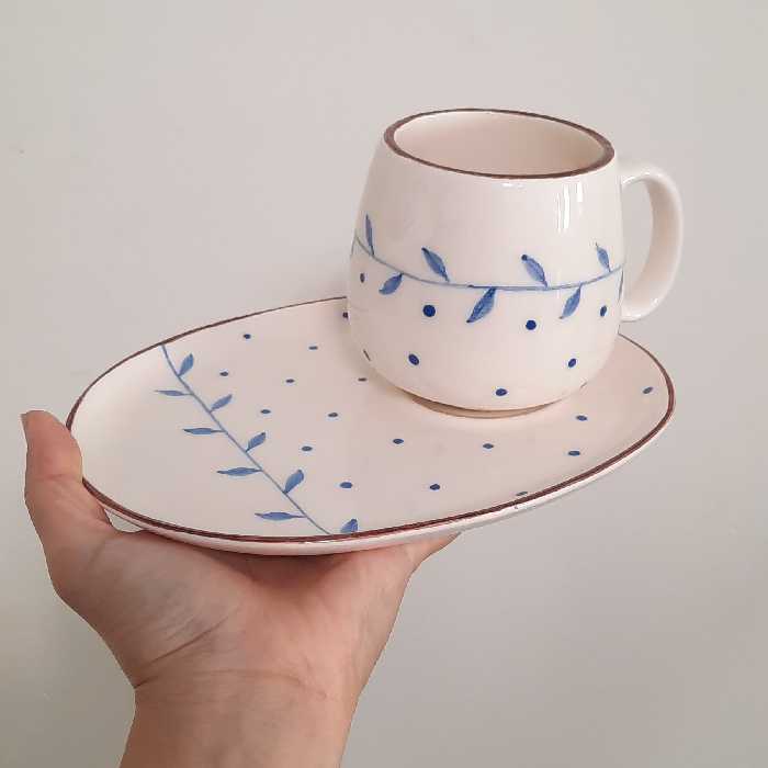 ماگ و سینی سرامیکی دستساز طرح شاخه های آبی، ماگ تپل