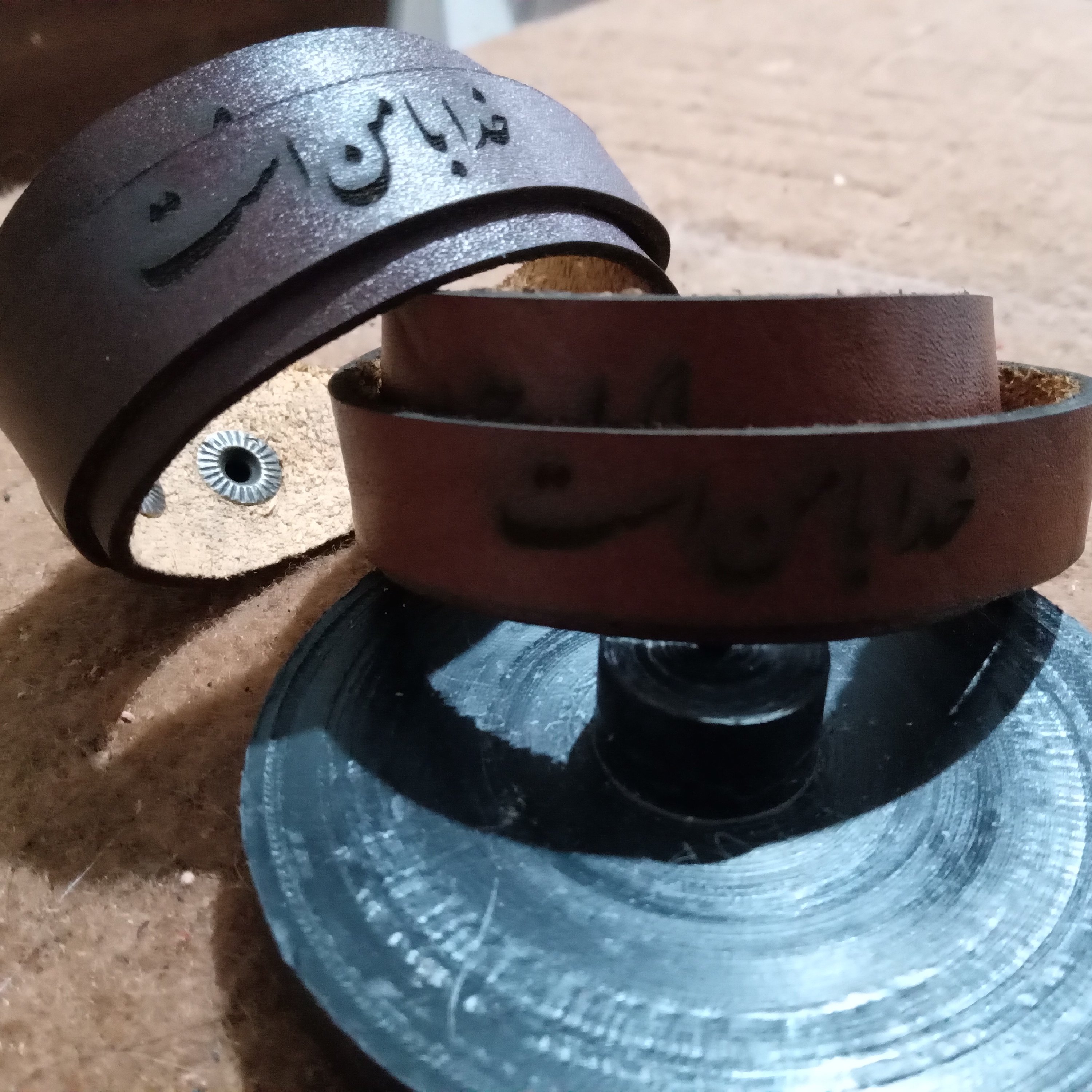 دستبند چرم 