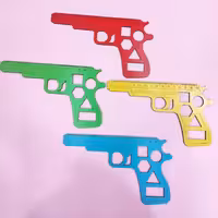 خط کش چوبی شابلون دار طرح تفنگ

