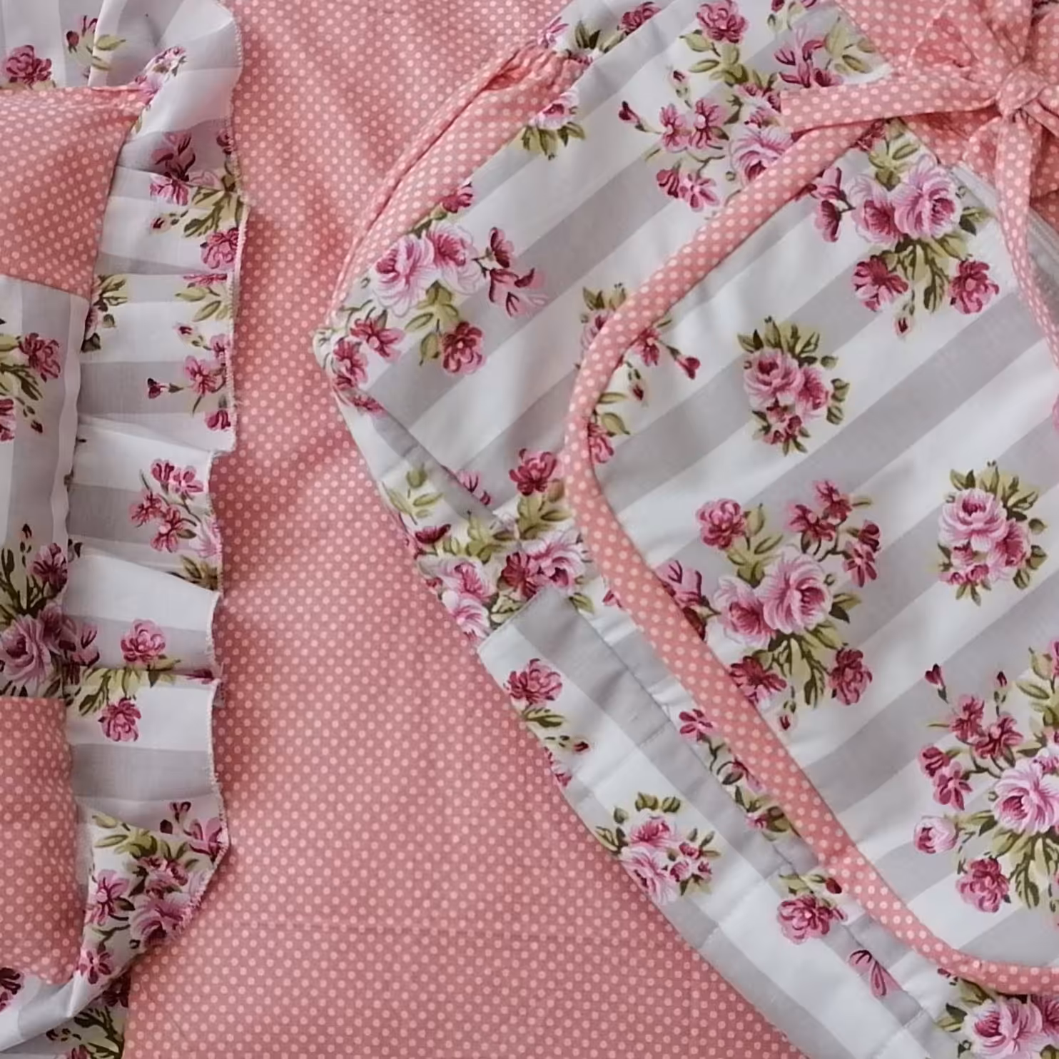 تشک و بالش نوزادی همراه کیف نوزاد خوشرنگ و جذاب برای سیسمونی پارچه کتان ترک و فیلور