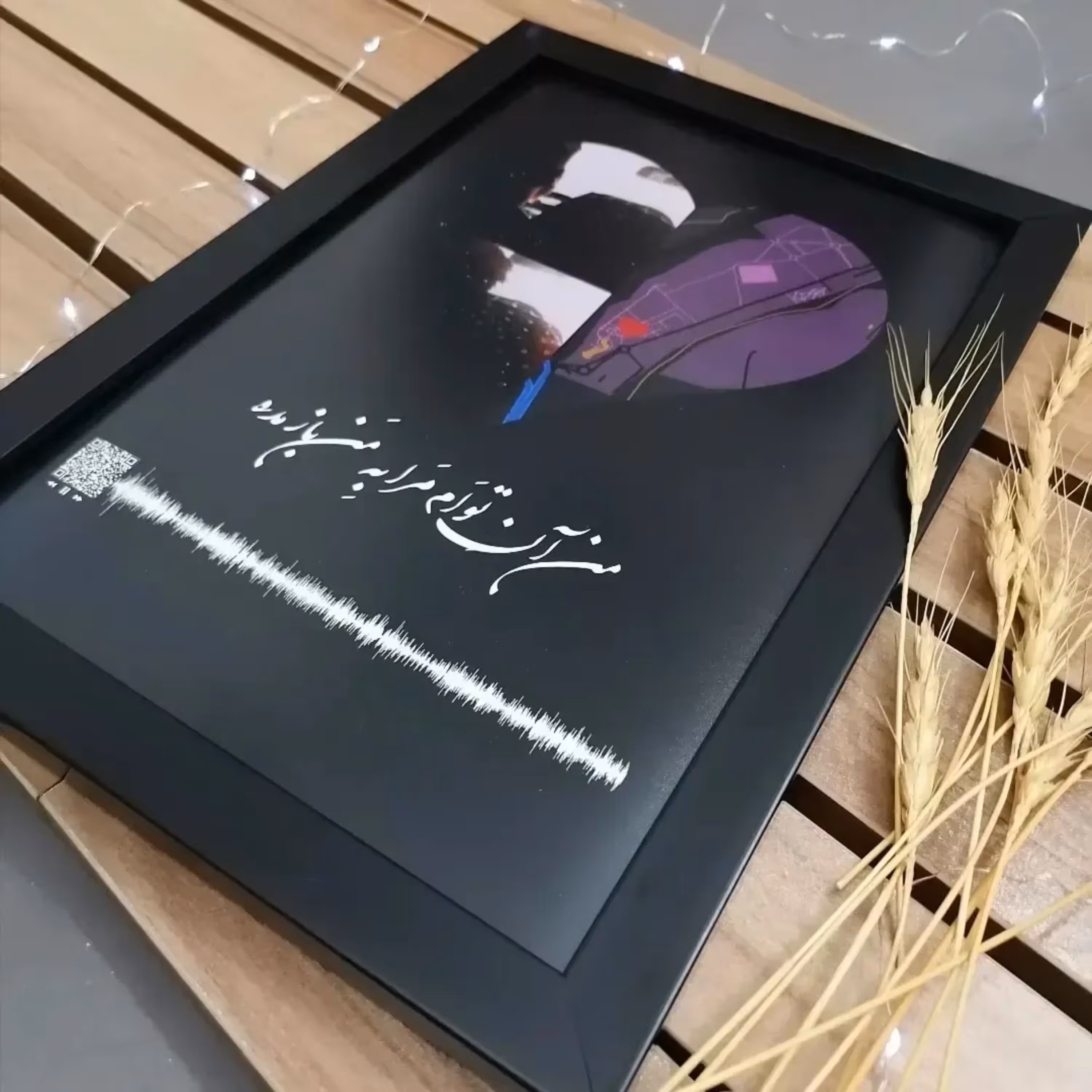 تابلو لوکیشن به همراه عکس دلخواه سایز 20 در 30  با کیوآر صوتی