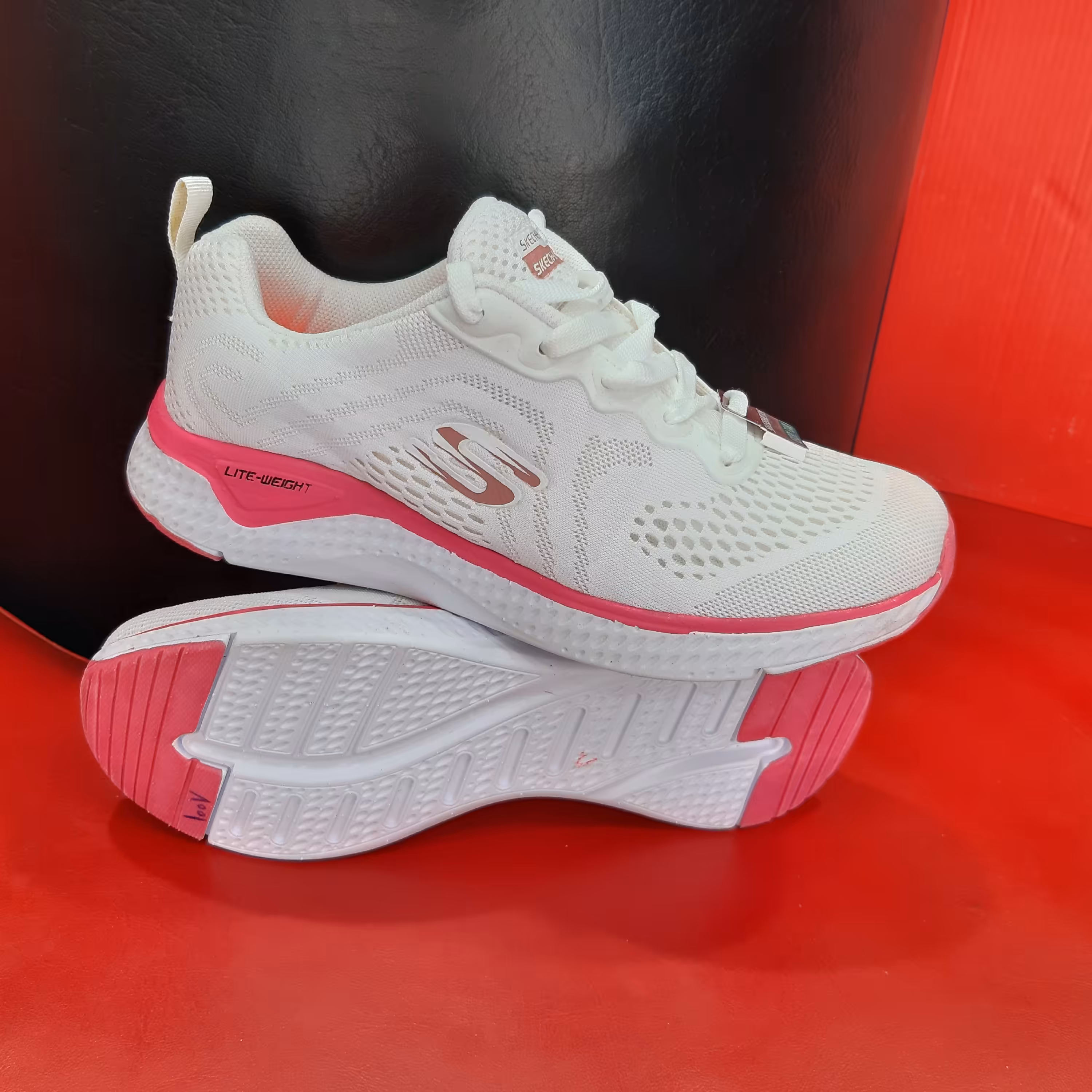 حراج کفش اسکیچرز با ارسال رایگان