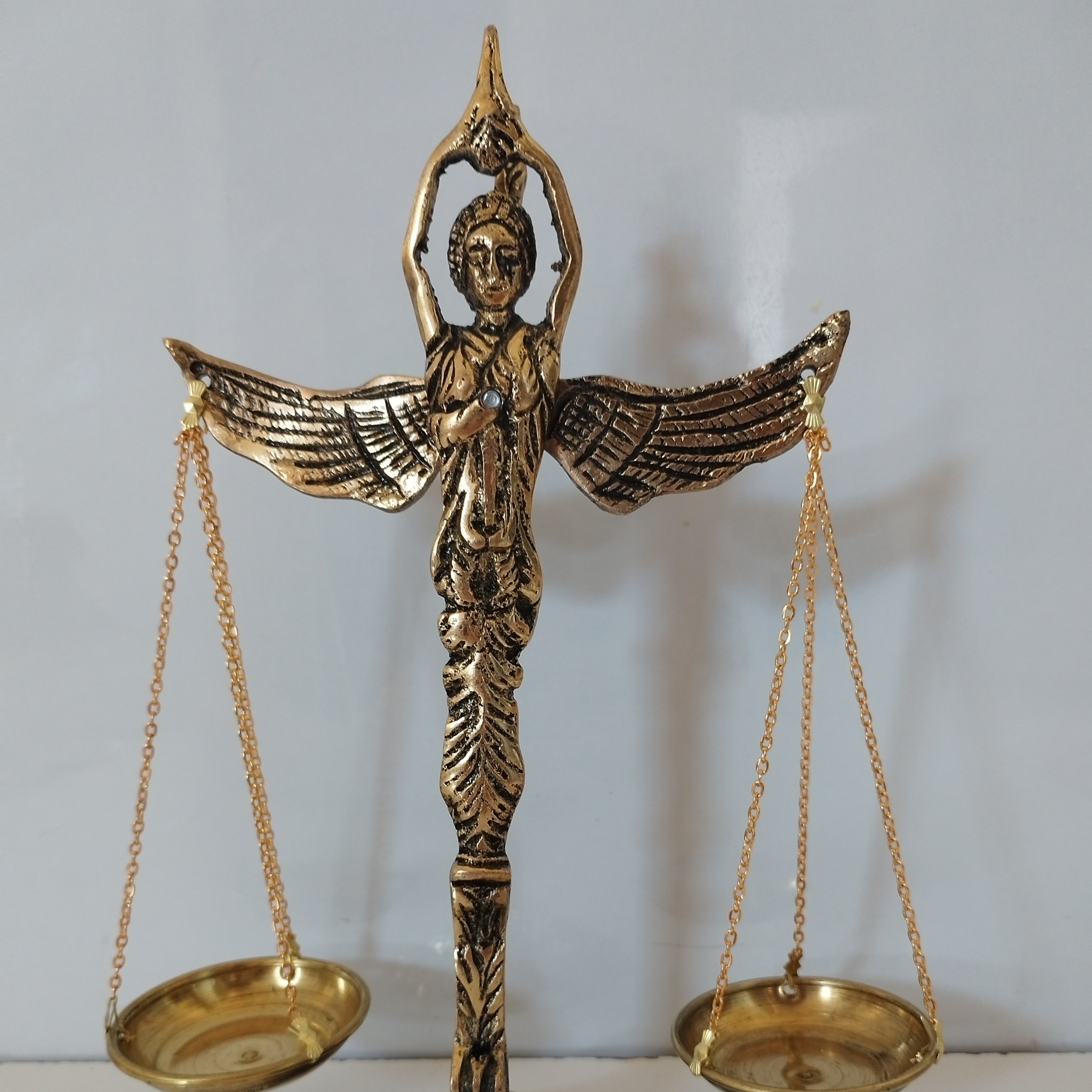 تندیس ترازوی عدالت برنز با ارسال رایگان