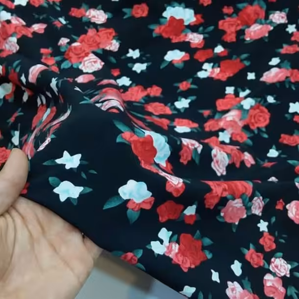 پارچه سوپر کرپ زمینه مشکی