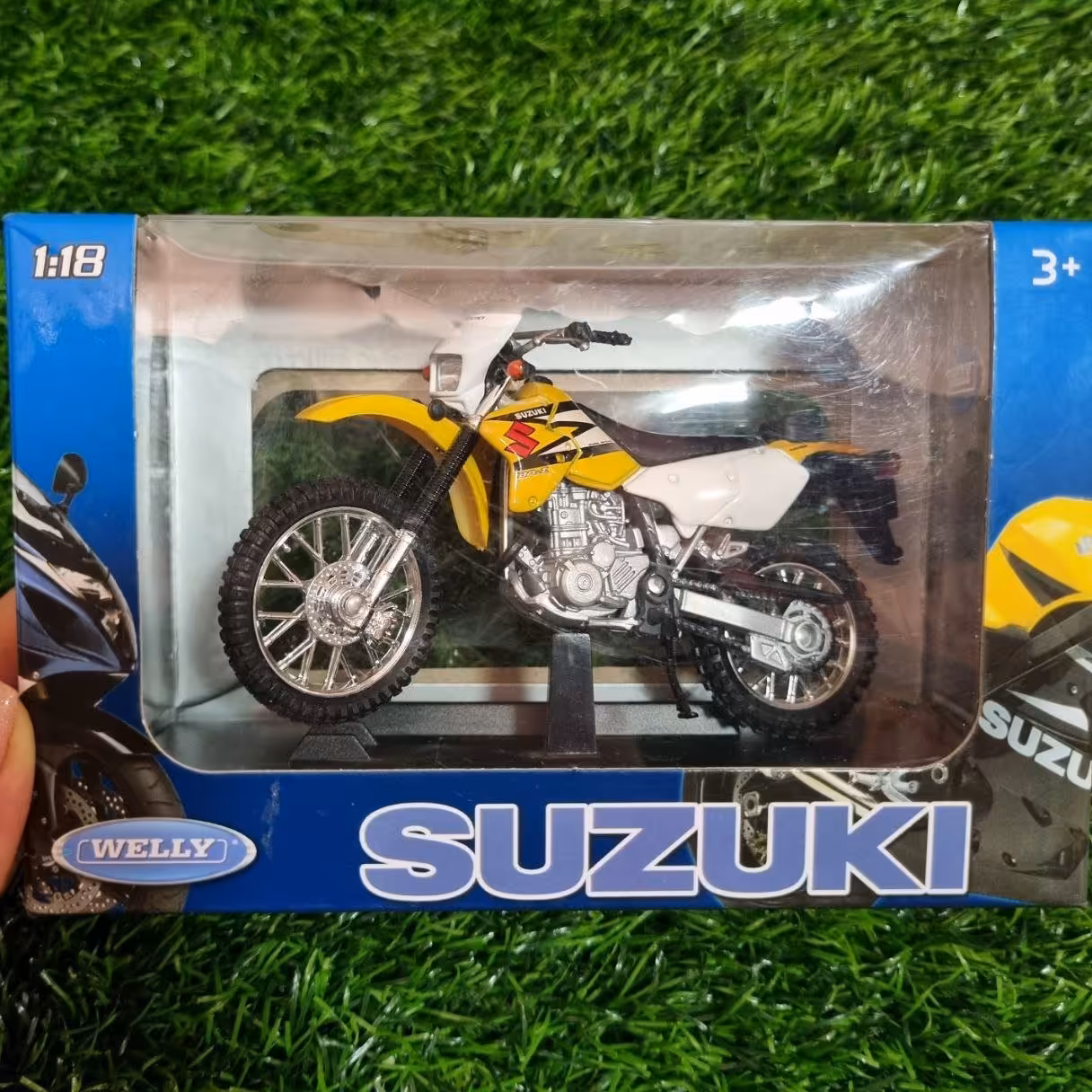 ماکت موتور سیکلت برند ویلی
سوزوکی اسکیل یک هجده
رنگ بندی مطابق عکس

،وارداتی