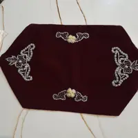 رومیزی سرمه دوزی پارچه جیر زرشکی استر کشی شده سه تکه