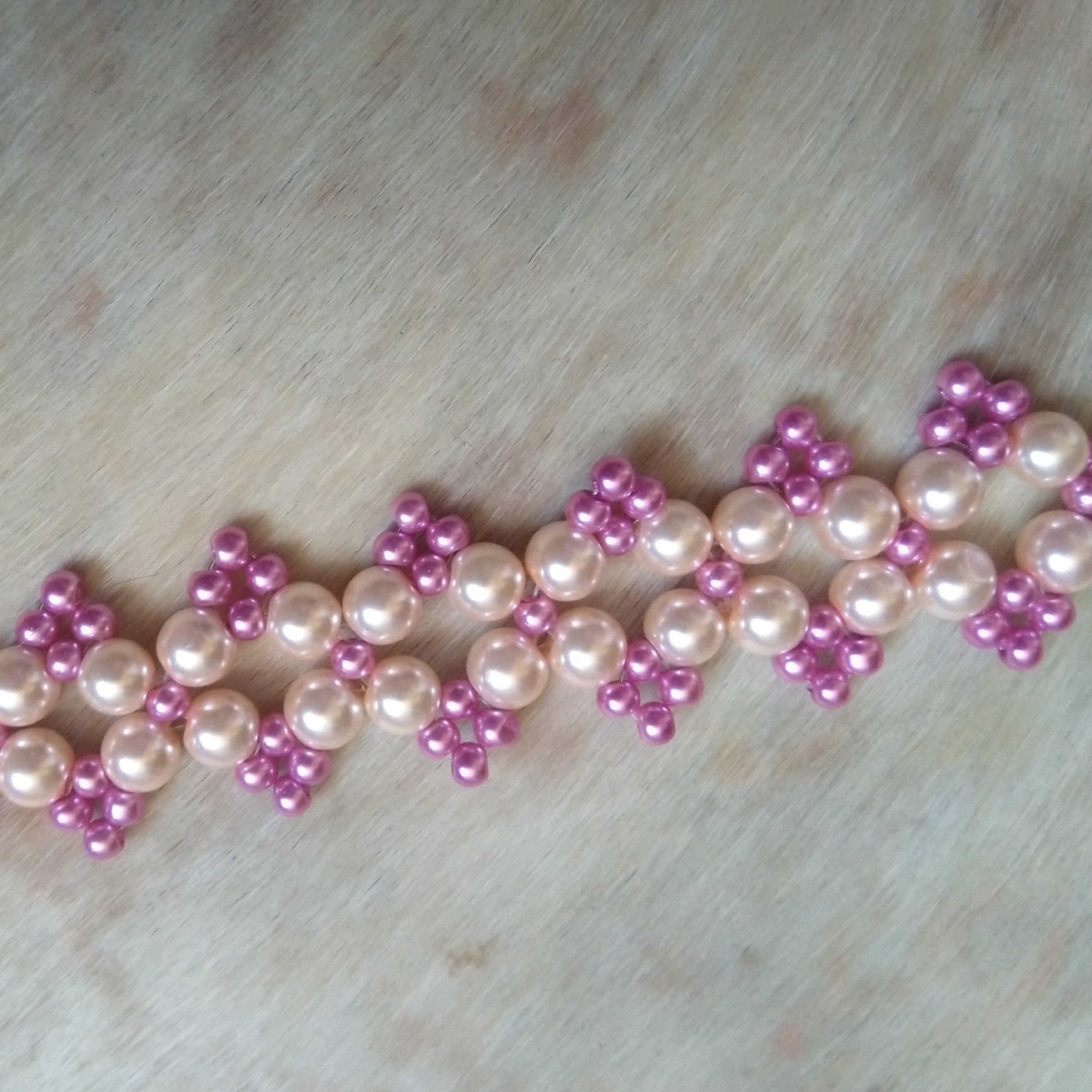 دستبند مروارید صورتی