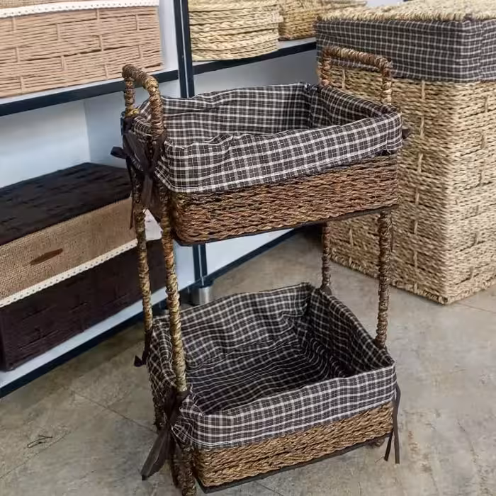 استند جاپیازی و سیب زمینی دوطبقه  حصیری با بدنه فلزی و پارچه دوخته شده طرح دار 