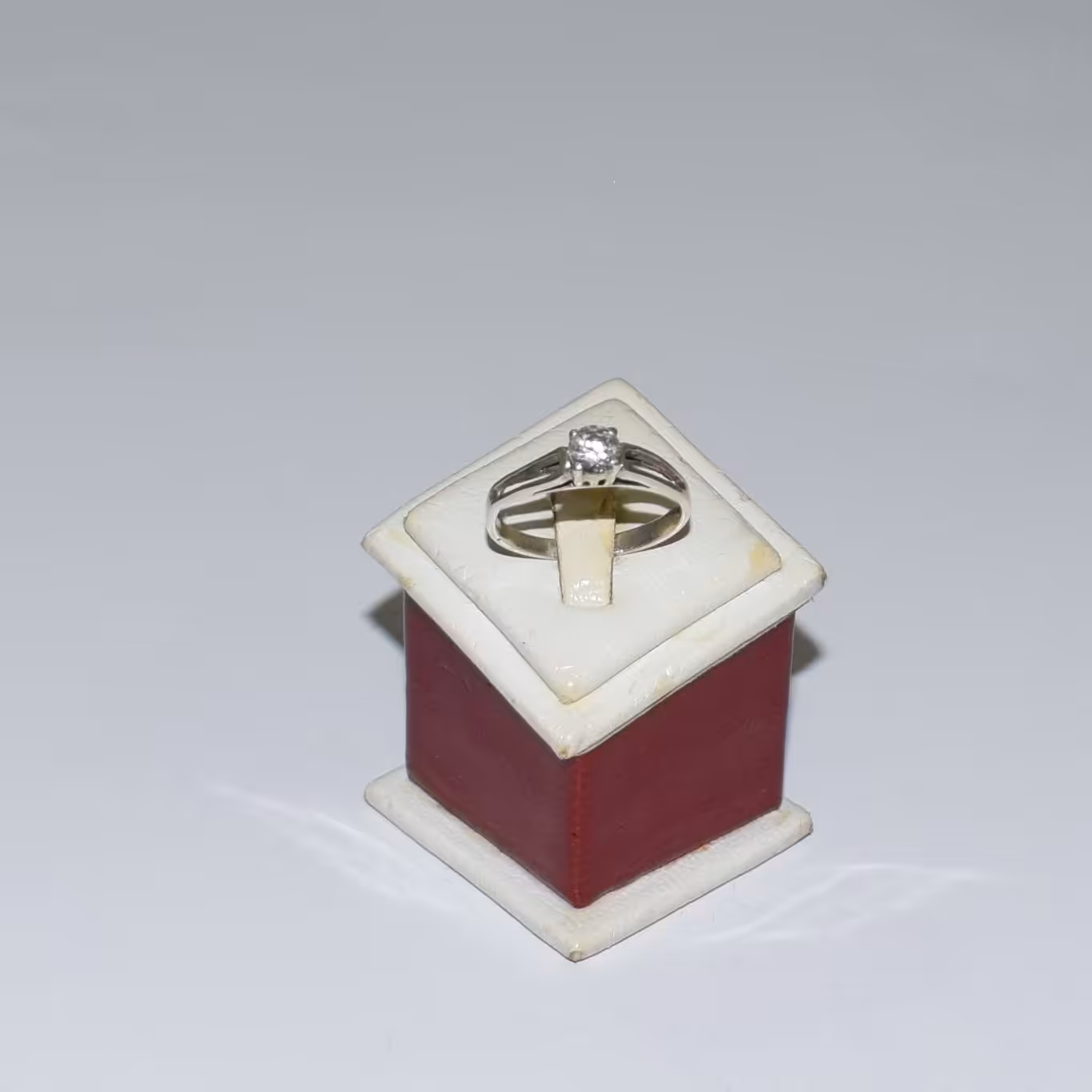 انگشتر نقره زنانه با نگین سوارسکی 