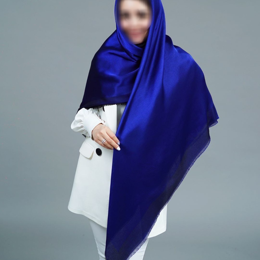 روسری بامبو در رنگبندی کامل.