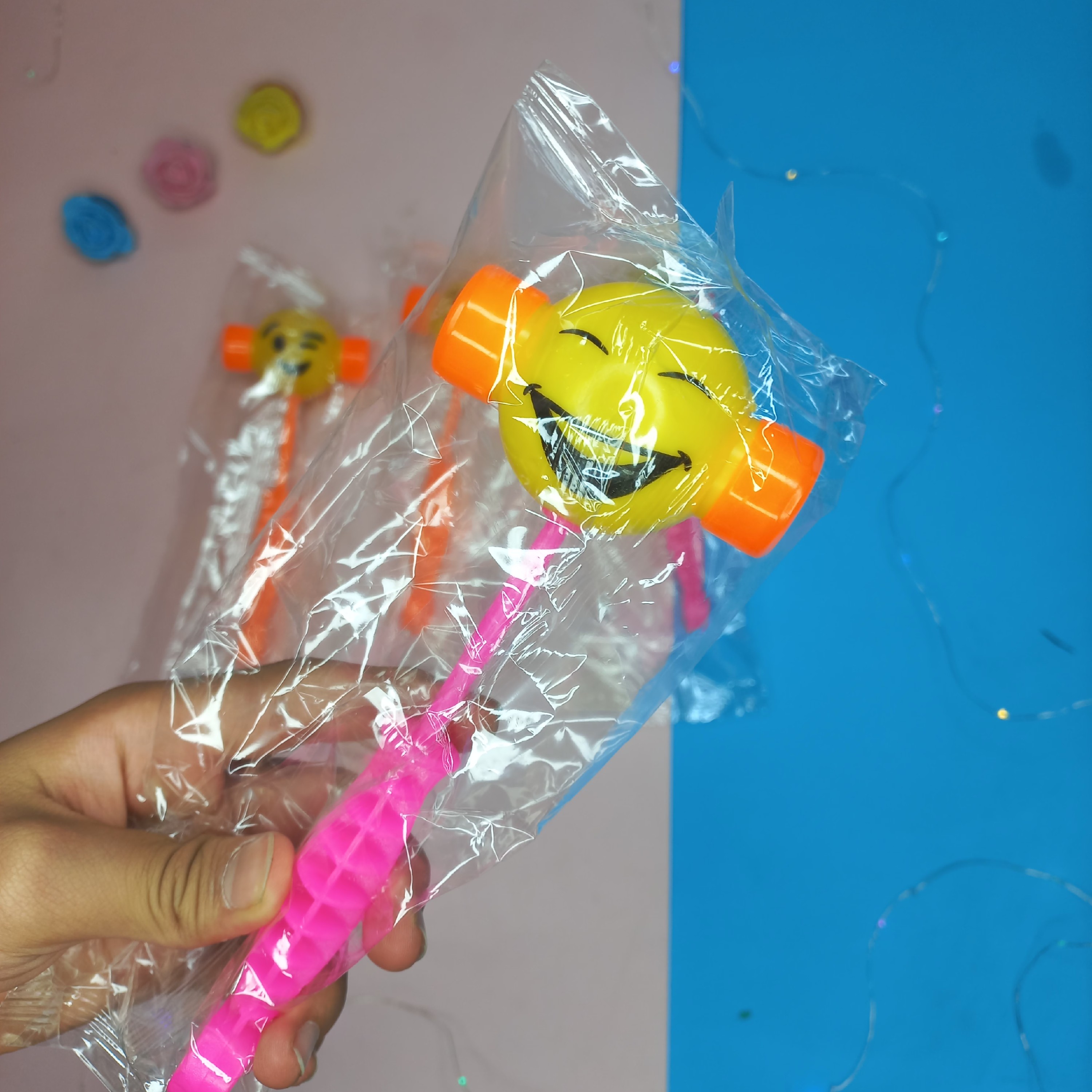 جغجغه ایموجی 