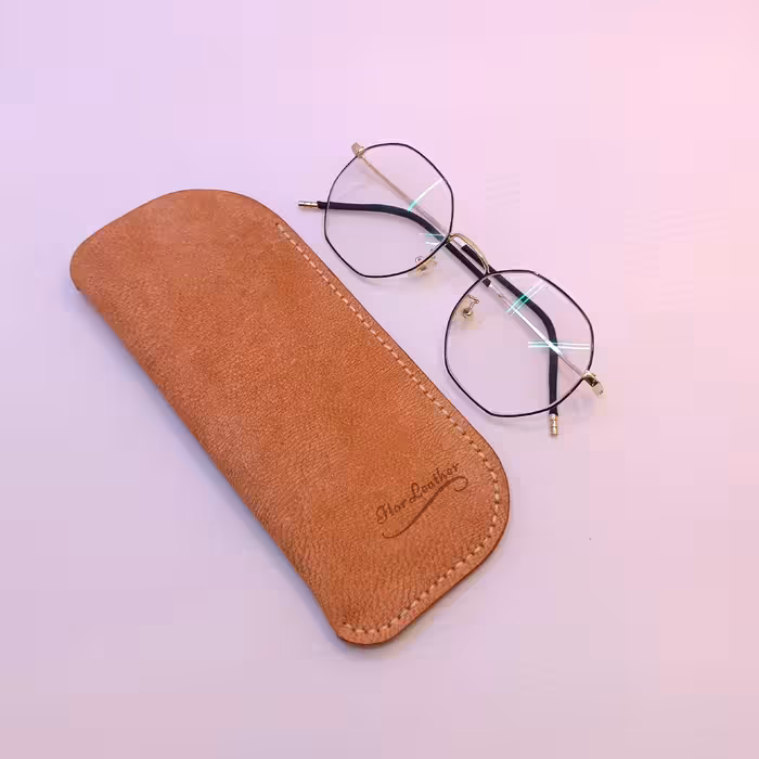 کیف عینک طبی چرم هورس گاوی. کاملا دست ساز. دارای پرداخت لبه