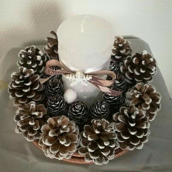 شمع تزئینی سفید با کناره های مخروط