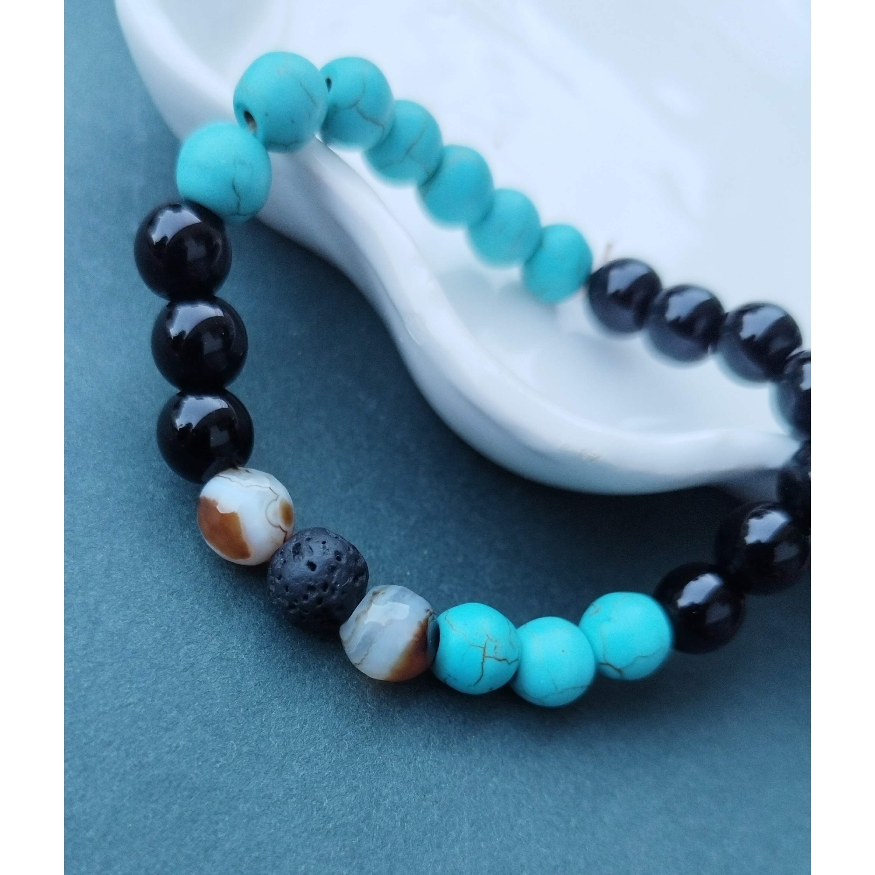 دستبند سنگ اونیکس لاوا  فیروزه و عقیق سلیمانی