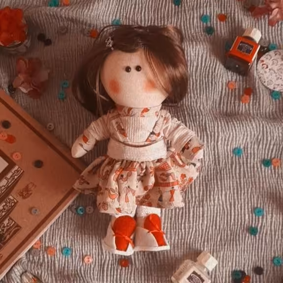 لباس عروسک قرمزی