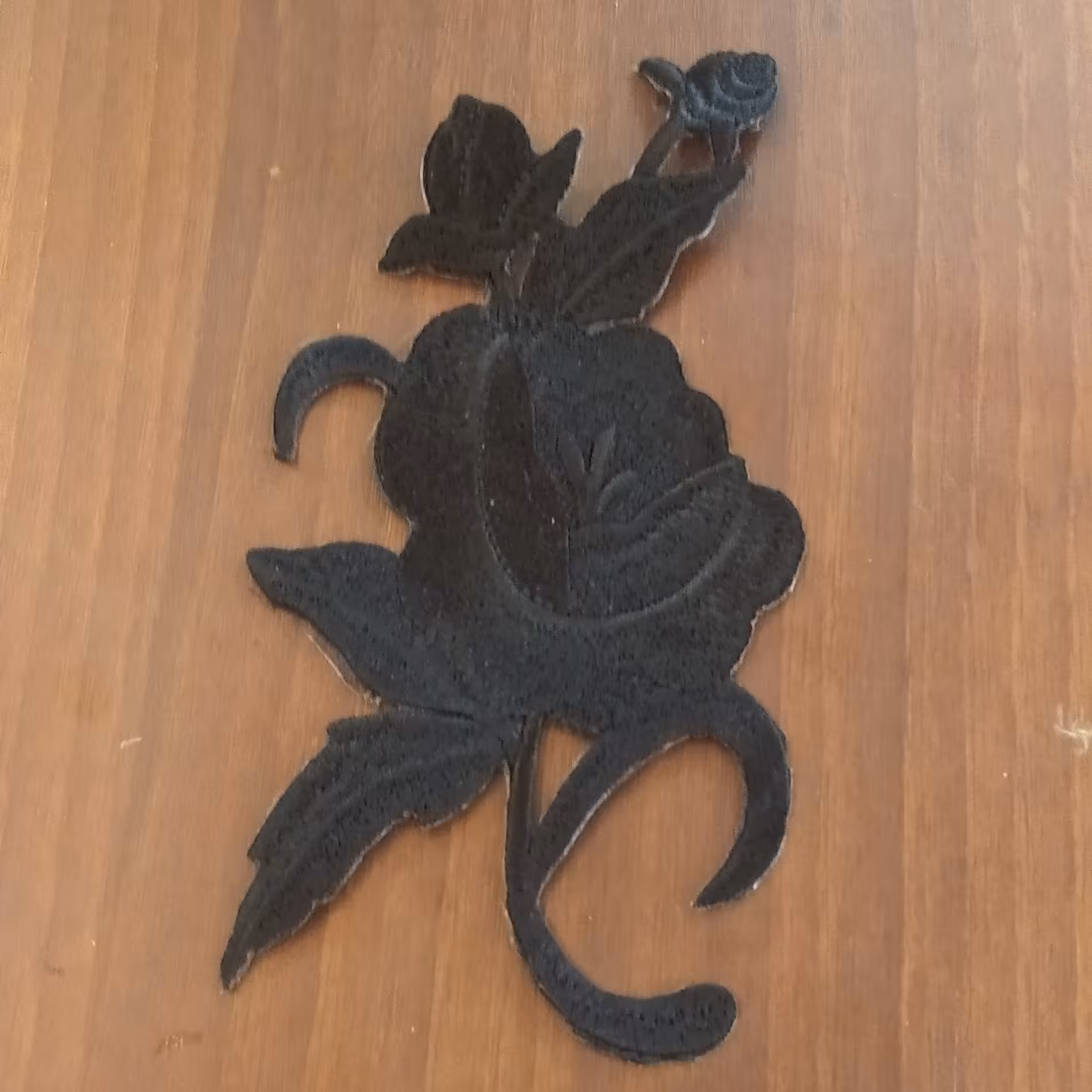 اپلیکه گل شاخه ای مشکی جیر 1 عدد