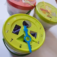 بلوک خانه سازی سطلی کوچک 17 تکه همراه با آموزش ساعت