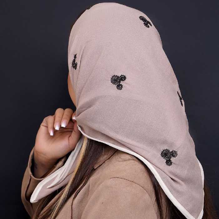 مینی اسکارف (روسری قواره کوچک) گلدوزی شده  کرم