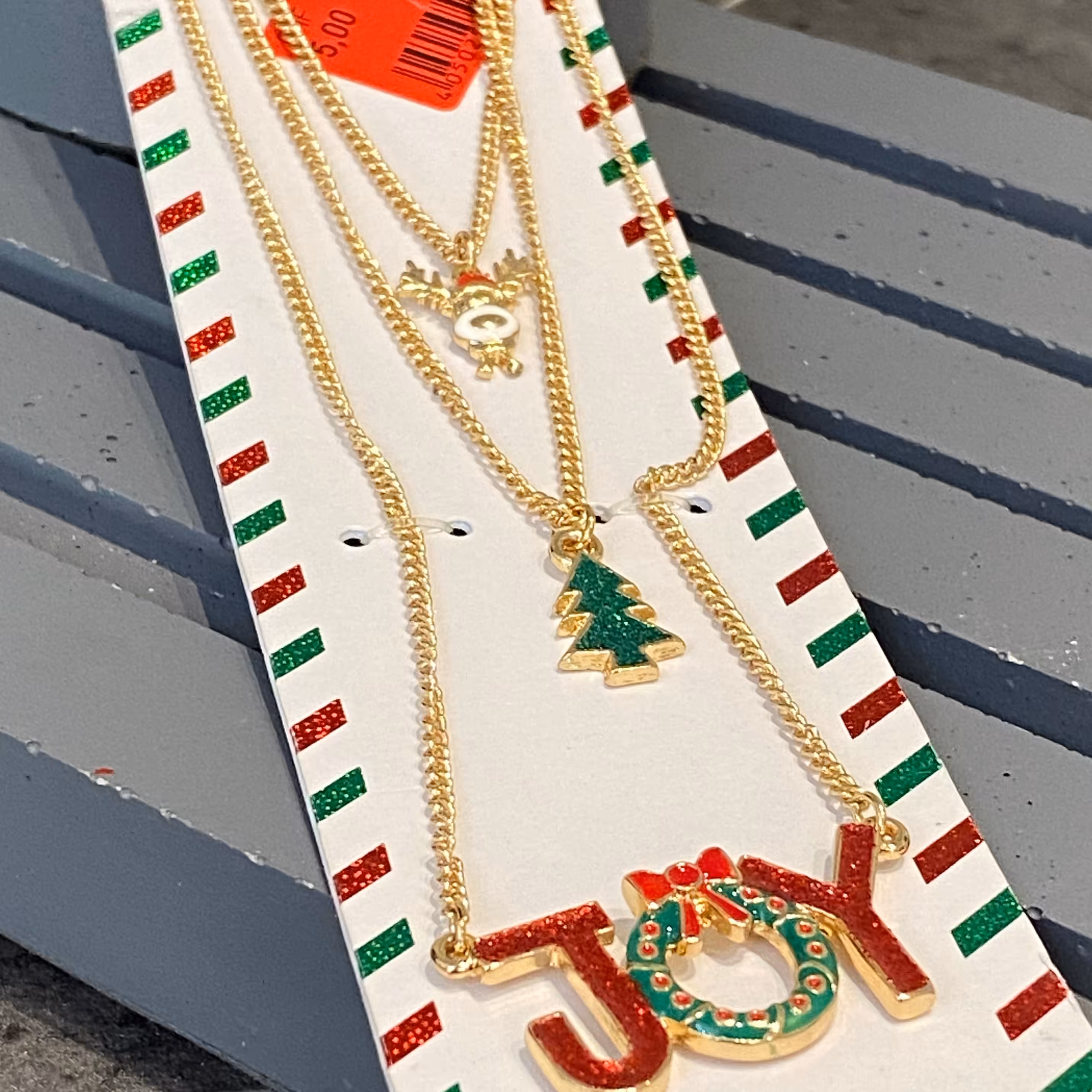 گردنبند سه لاین زنانه و دخترانه بسیار زیبا و خاص در گردن مناسب کادو تولد