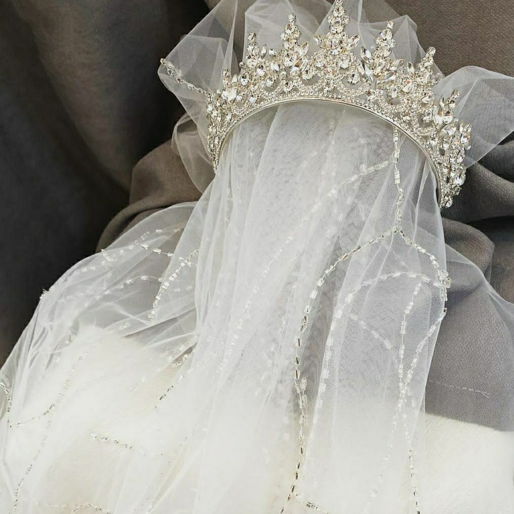 تور عروس دست  دوز  قد 100 کارشده با متریال درجه یک 