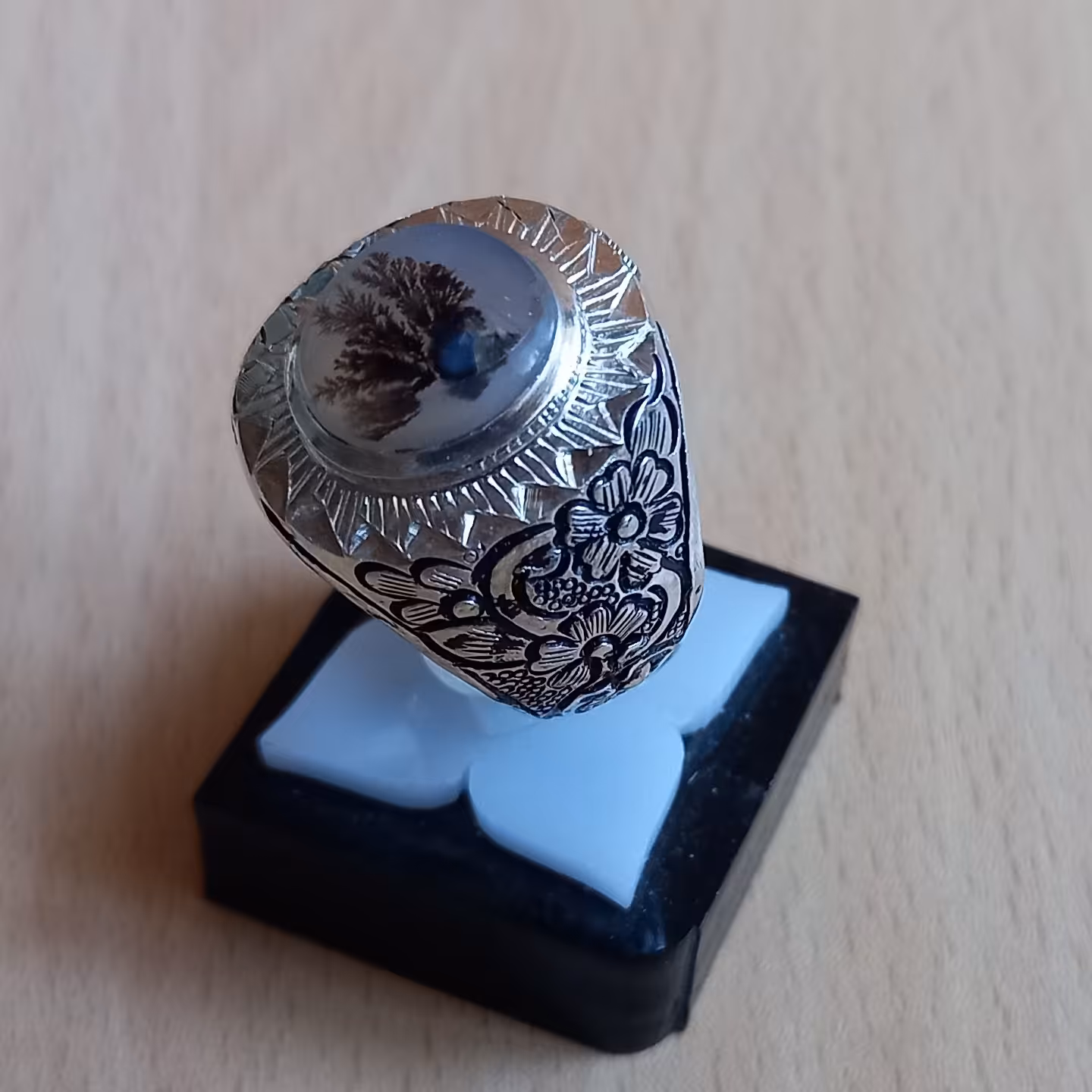 انگشتر نقره شجر طبیعی قائنات با رکاب قلمزنی