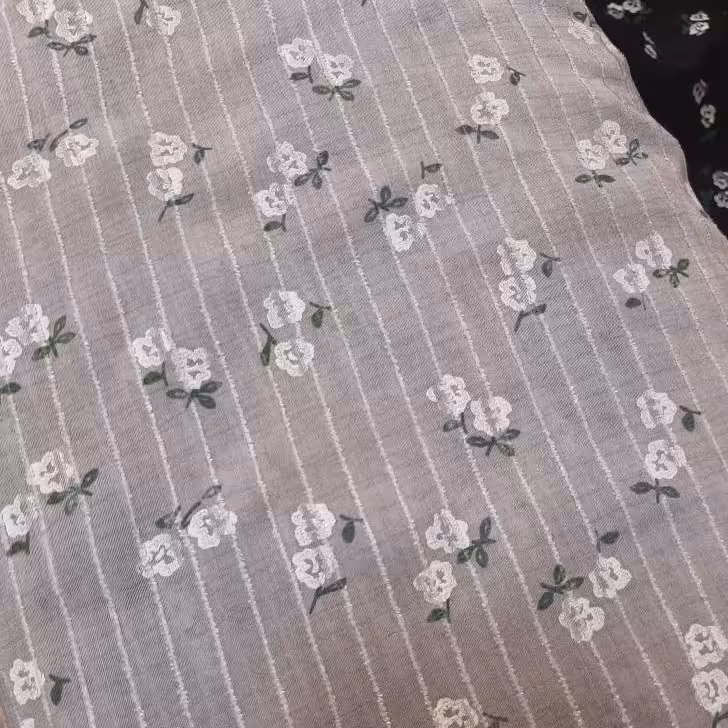 پارچه لینن گل گچی رنگ طوسی ( 10 سانتی متری)