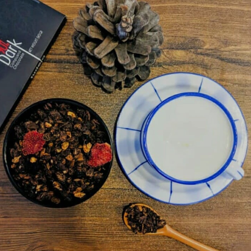 گرانولا رژیمی فندق شکلات تلخ  