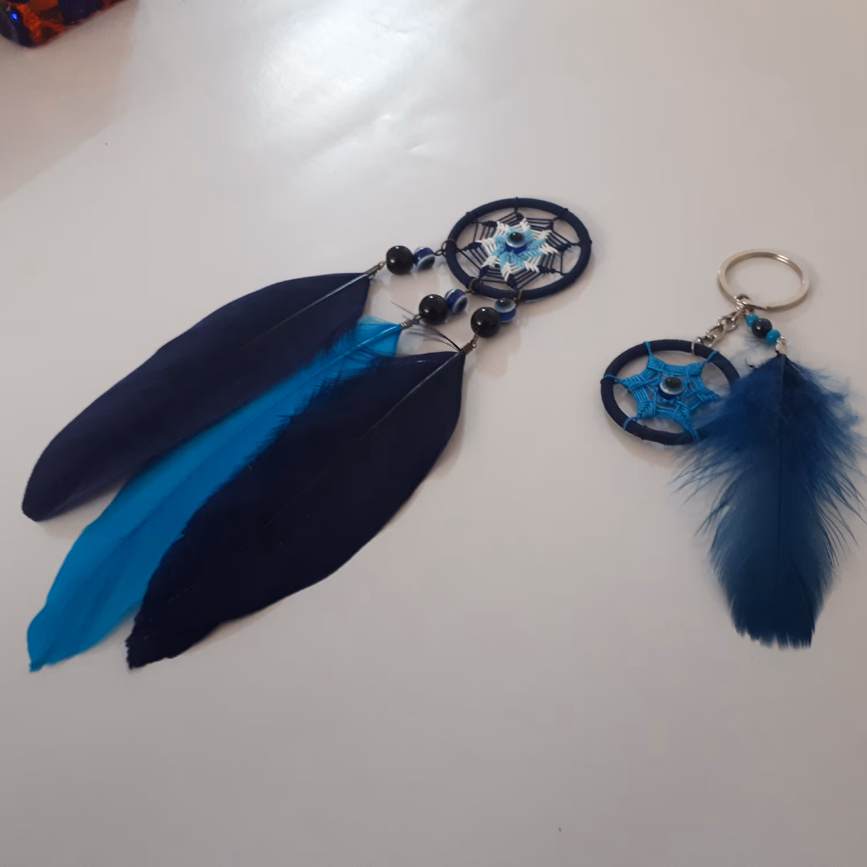 آویز ماشین همراه جاسویچی یا جا کلیدی دریمکچر دستبافت طرح چشم و نظر با مهره انیکس 