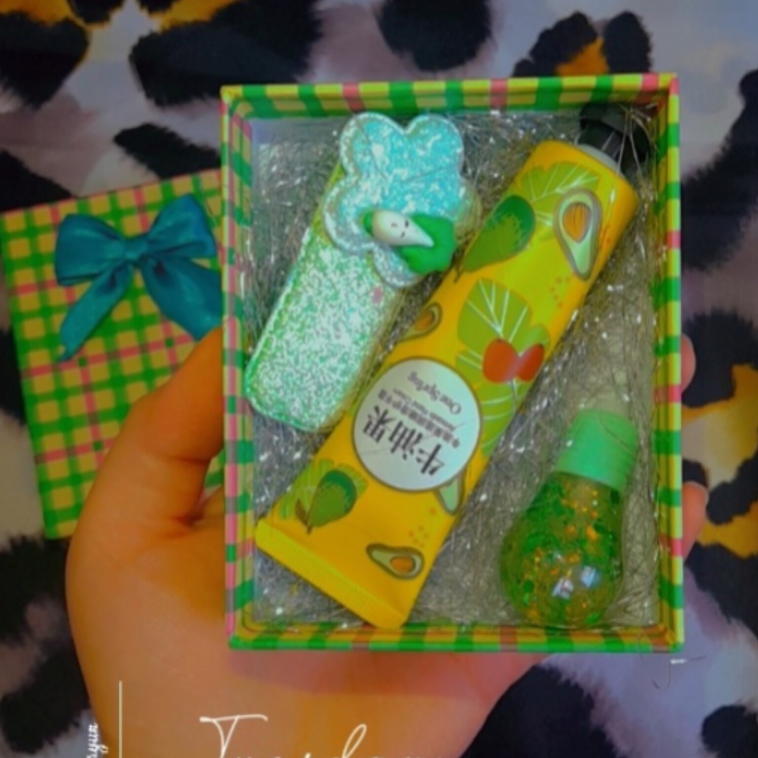 باکس هدیه سبز دخترانه