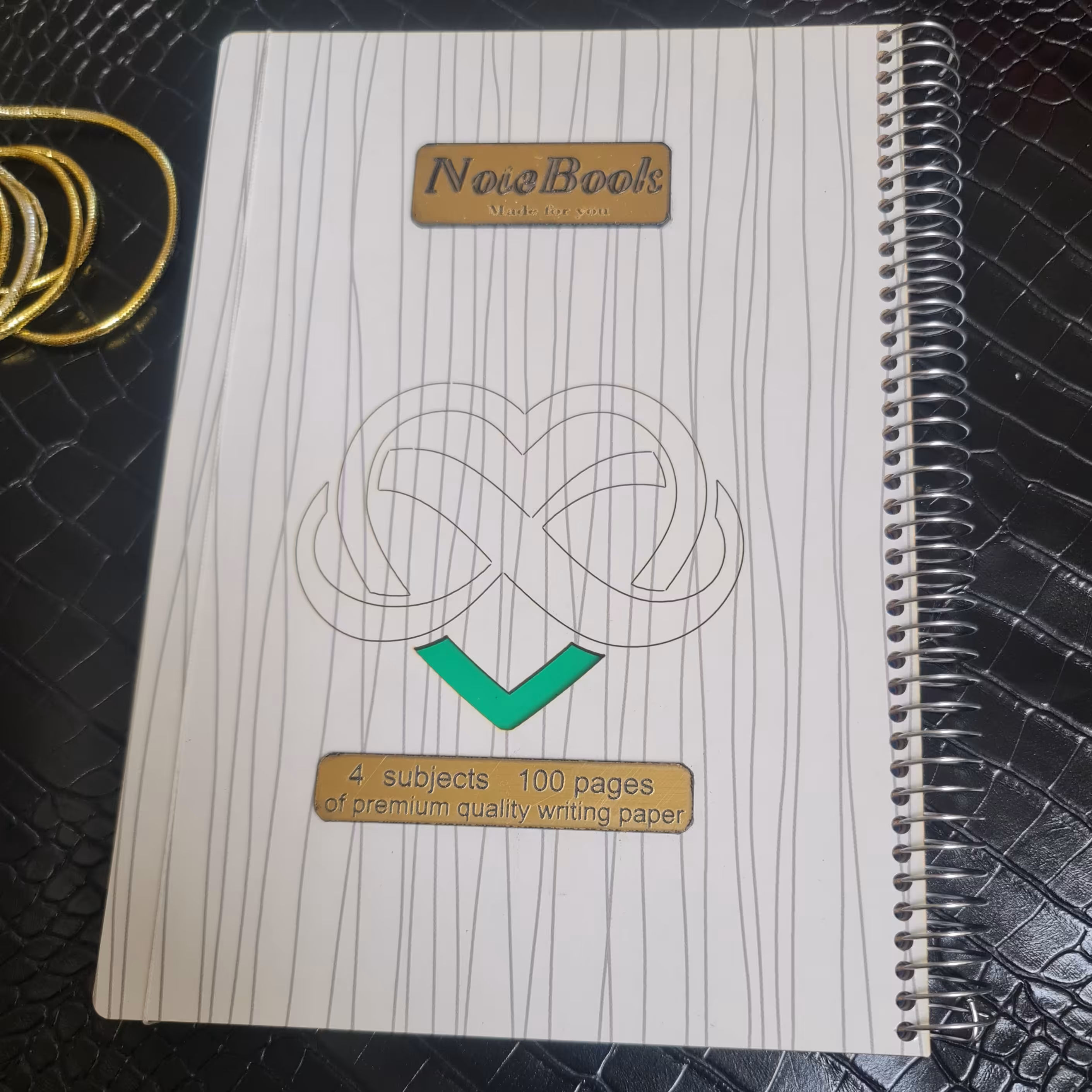 دفتر 100 برگ جلد چوبی  سفید رنگ پلاک دار  طرح قلب سایز B5