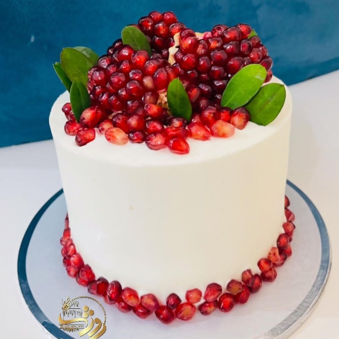 کیک خانگی مدرن یلدایی